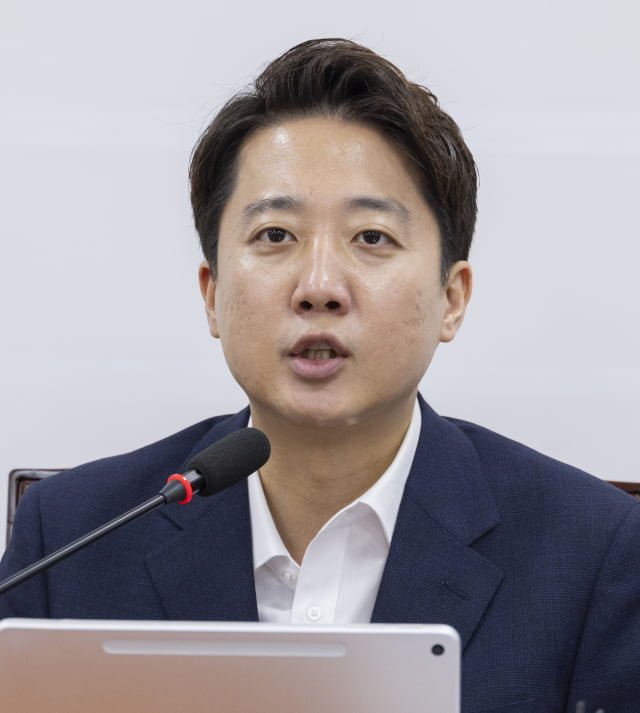 이준석은 중국공산당과 연관, 부친은 화교