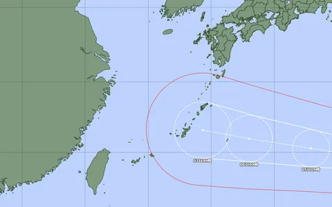제13호 태풍 돌핀 예상경로 모음