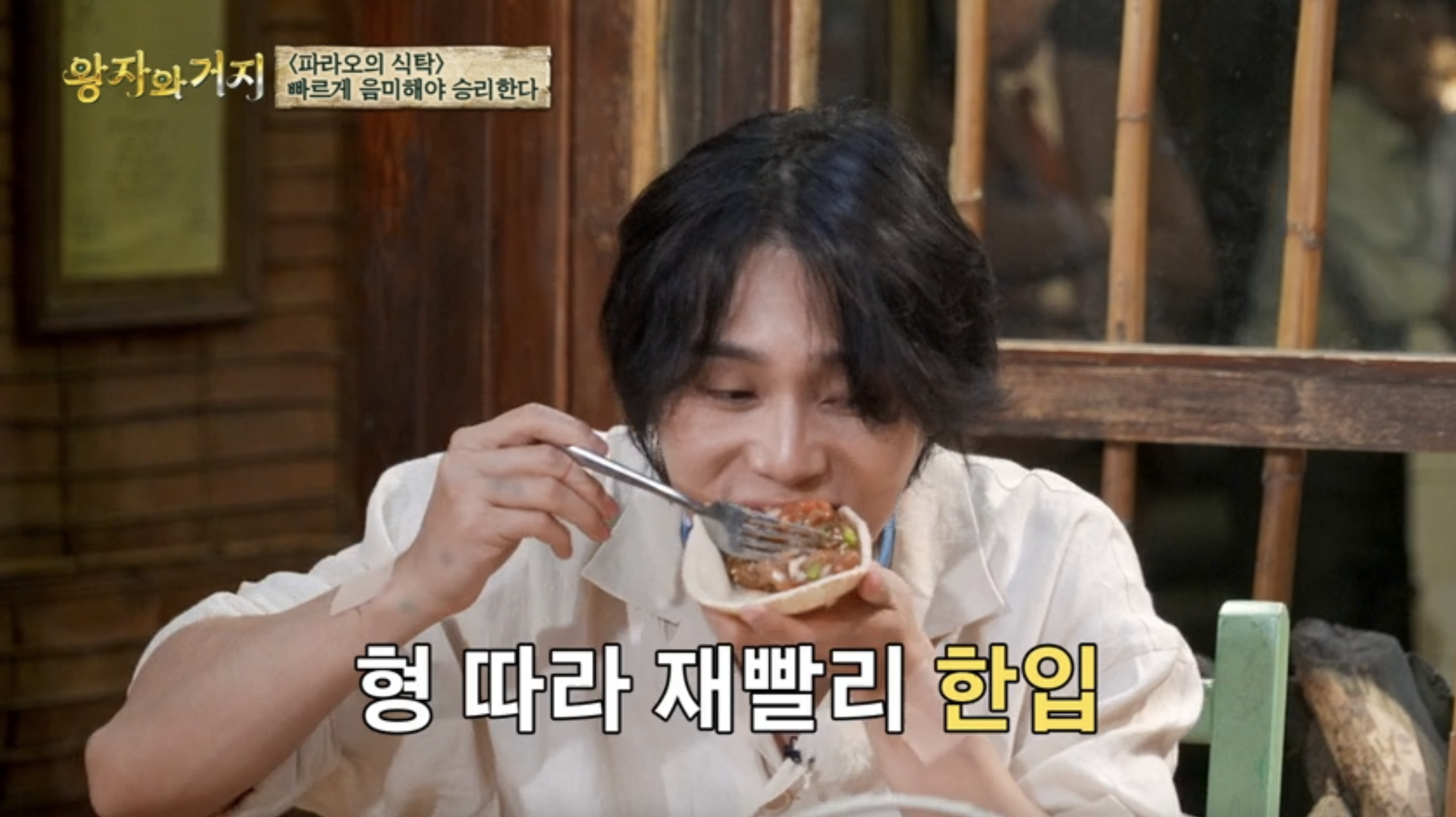 신동 앞에서 꺼드럭대는 까시들