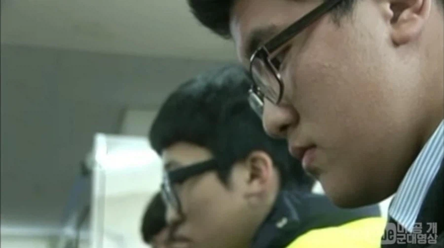 한국군대, 전투식량 체험하는 고딩들..