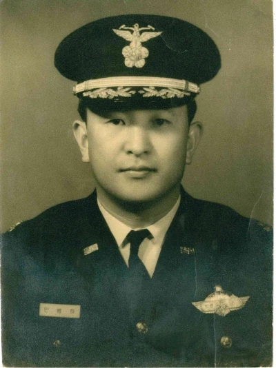 故 안병하 치안감 육사 시절 사진.jpg