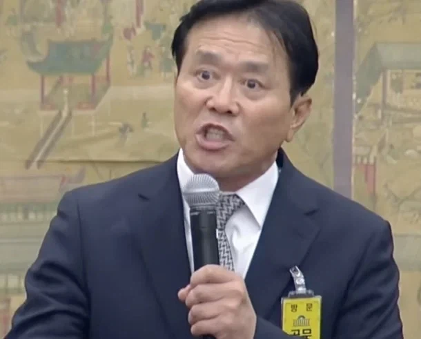청문회 태도 논란 심판 위원장 사퇴