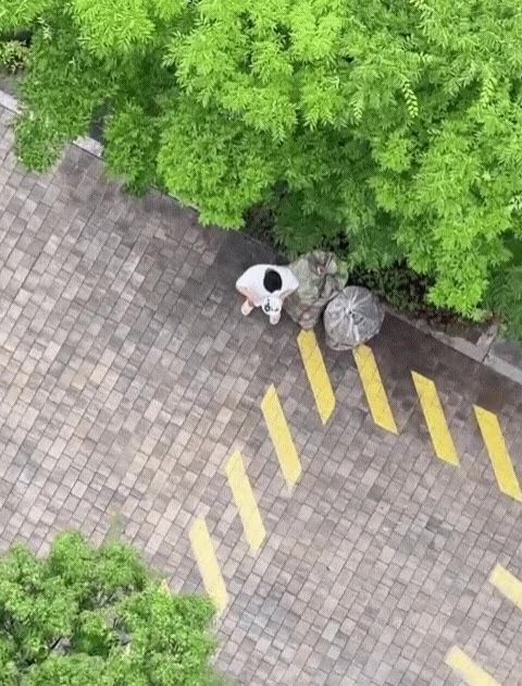 외식 좋아하는 남편.gif