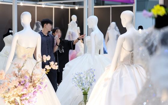 비혼이 ‘힙’하던 시대 끝났다…30대 언니들이 결혼 택한 이유