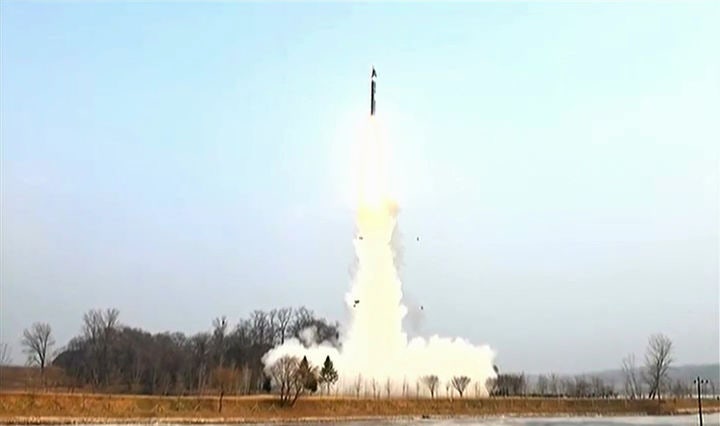 북, 동해상으로 미상 발사체 발사…두달여 만에 도발