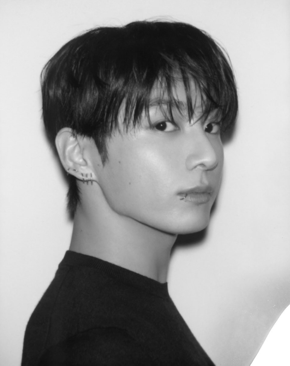 방금 전 방탄 정국 × 샤넬 1957 캠페인 뜨자마자 실시간 공홈 품절대란 향수