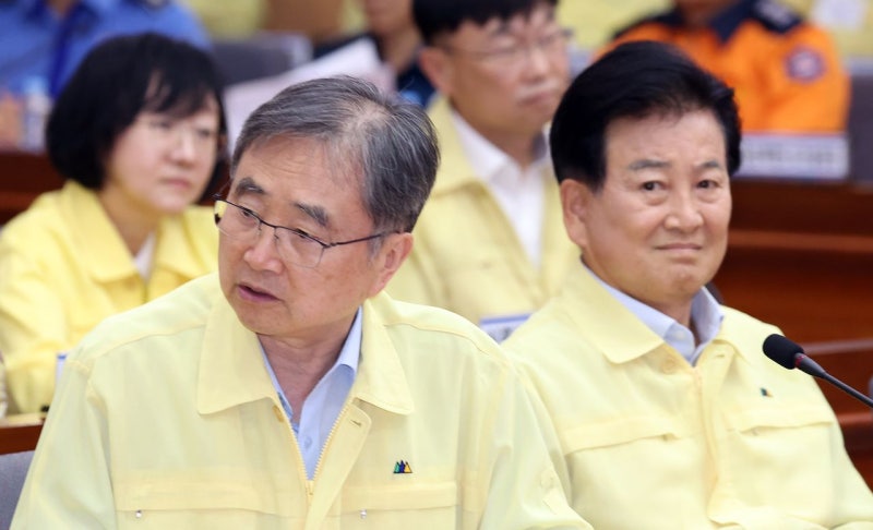 정동영 구상에 제동 건 李…조현 가세하자 외교·통일 정면충돌
