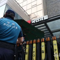 국.힘 윤리위원 2명 또 사퇴.‘징계 정국’ 내분 격화