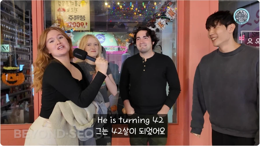 42살 생일을 맞이한 서양 남자.