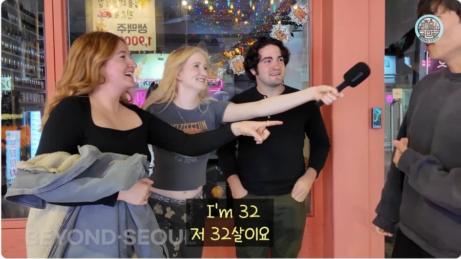 42살 생일을 맞이한 서양 남자.