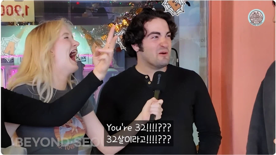42살 생일을 맞이한 서양 남자.