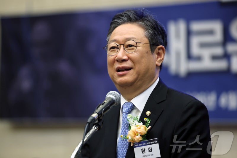 與 황희 “폐기된 버스 리모델링해 청년주택 제공하자”, 비판에 글 삭제