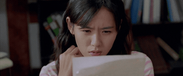 친구가 자꾸 연애편지를 저보고 대신 써달라는데요...gif