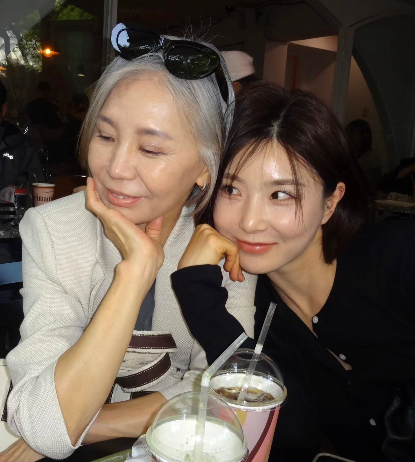 브브걸 유나 어머니 사진.jpg
