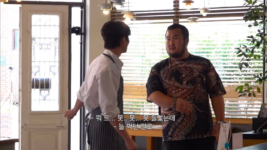 카페 알바가 된 여시... 이 중 제일 진상 손님은 누구인지 골라보기