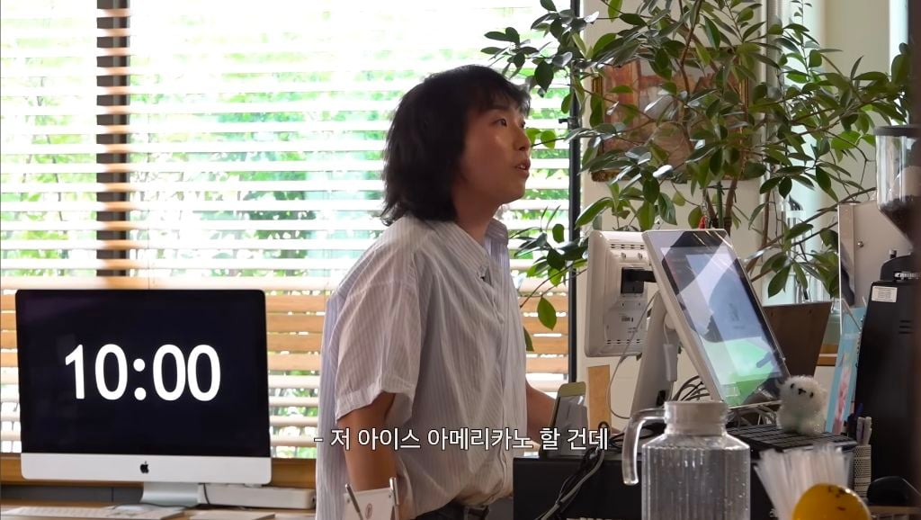 카페 알바가 된 여시... 이 중 제일 진상 손님은 누구인지 골라보기