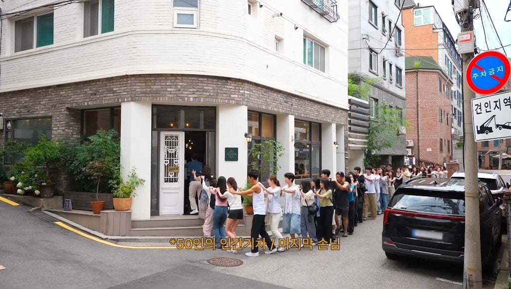 카페 알바가 된 여시... 이 중 제일 진상 손님은 누구인지 골라보기