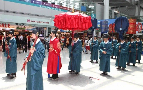 내심 야스쿠니도 코스프레 원했을거야