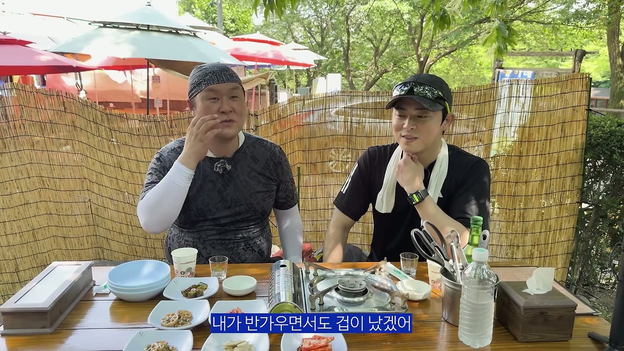 핑계고로 화제되니까 난 연기보다 예능이 재능인가라고 혼란스러웠던 윤경호.jpg