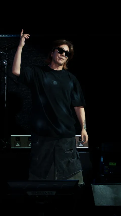 YB , 사진 몇장이요