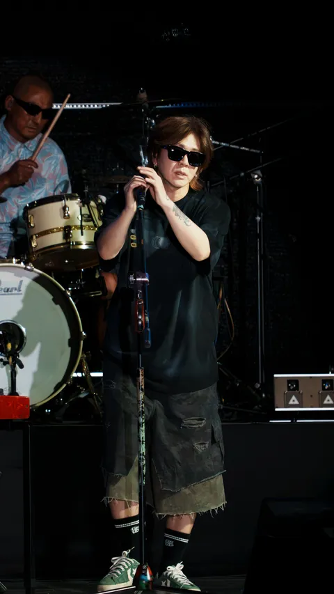 YB , 사진 몇장이요