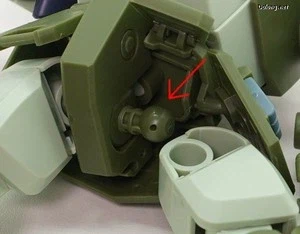 HG 건담 레오파드 왜 하반신에 볼관절 썼는지 생각을 해봤는데