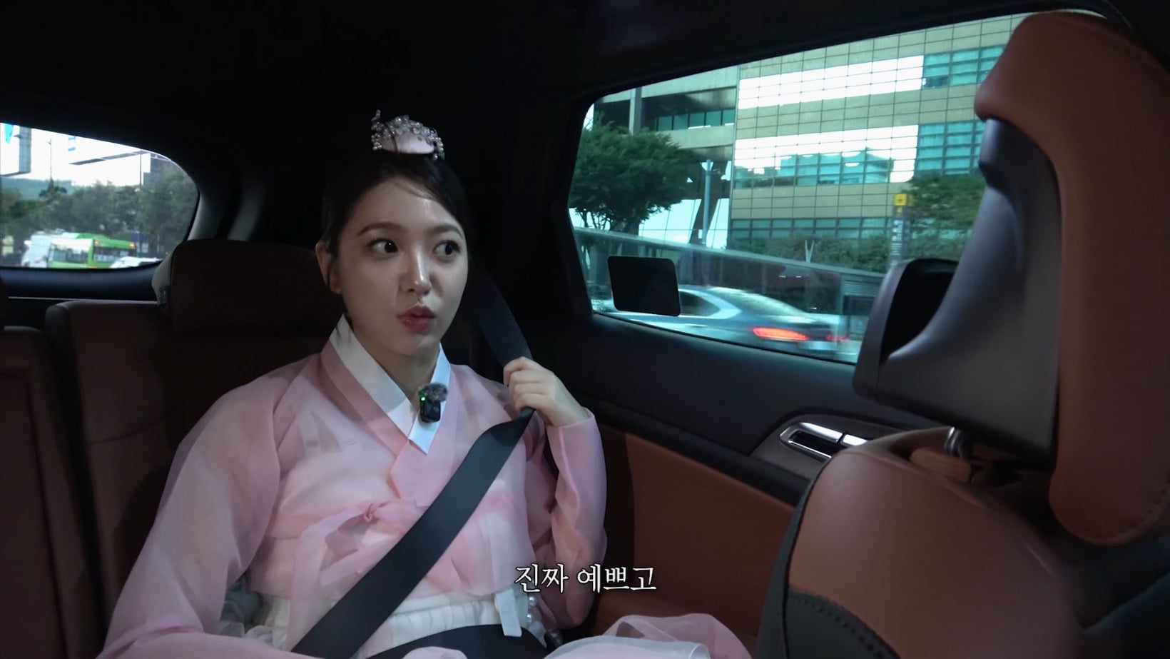 왕홍 체험, 갸루 체험 말고 한복 입고 K-공주 체험하러 간 아이돌