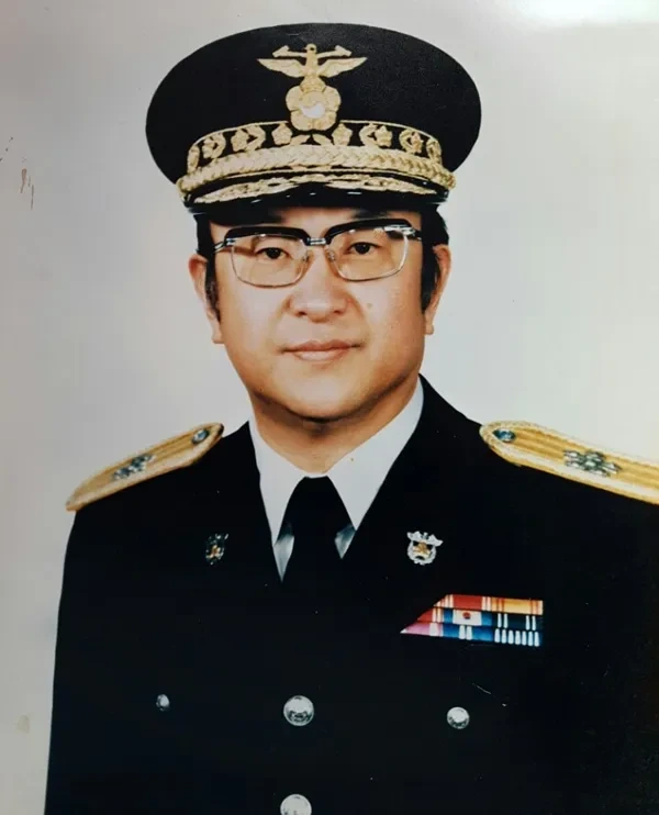 故 안병하 치안감 육사 시절 사진.jpg