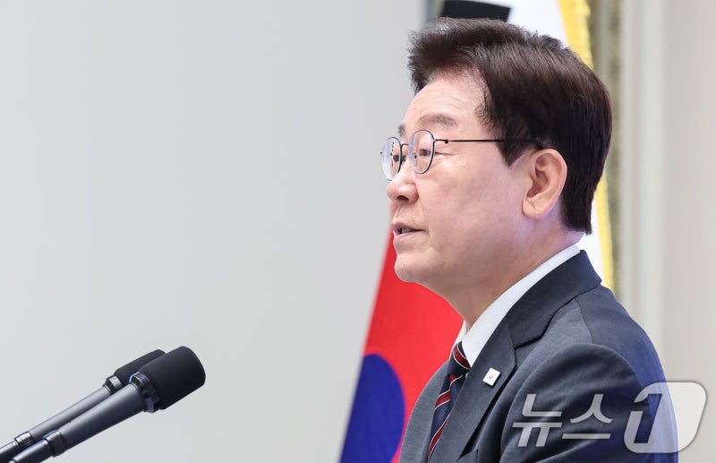 이 대통령 "선택적 모병제 도입해 '스마트 강군' 국방개혁 추진"