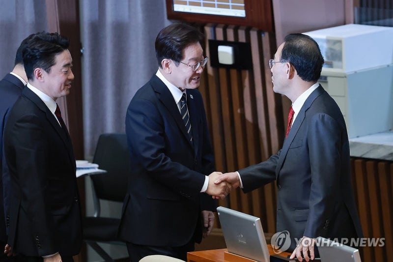 "李대통령, 분권형 개헌 제안에 '내 임기 단축해서라도 해야'"