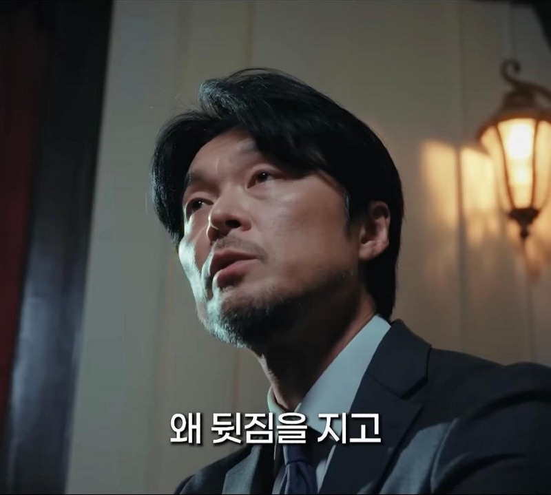 어느 독립운동가가 뒷짐을 지고 사진을 찍은 이유