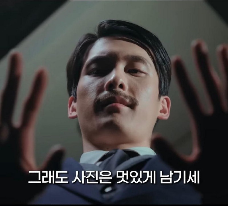어느 독립운동가가 뒷짐을 지고 사진을 찍은 이유