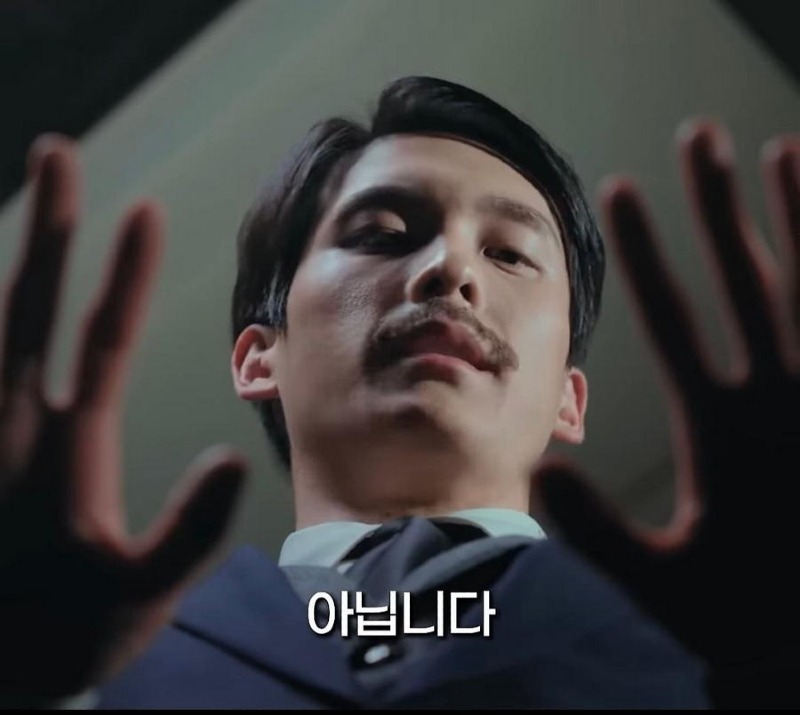 어느 독립운동가가 뒷짐을 지고 사진을 찍은 이유