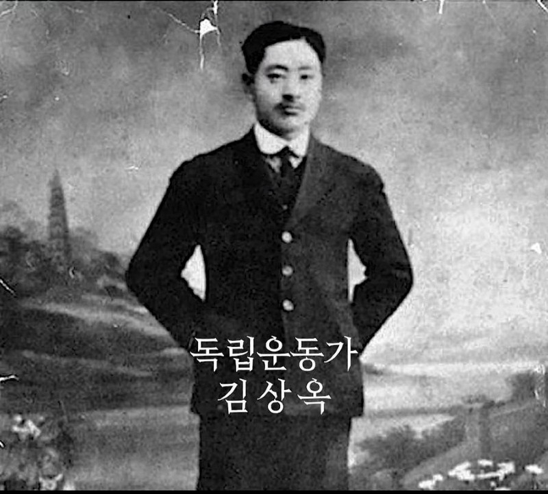 어느 독립운동가가 뒷짐을 지고 사진을 찍은 이유