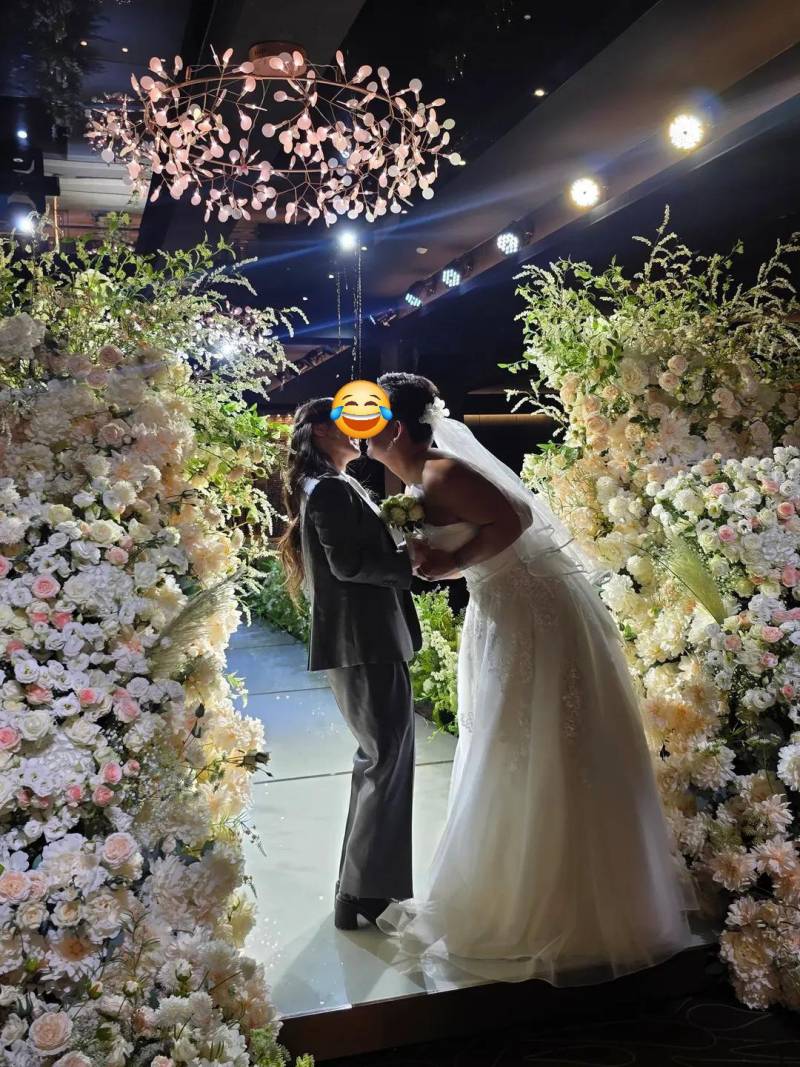 드레스 로망 없는 친구의 충격적인 결혼식..JPG