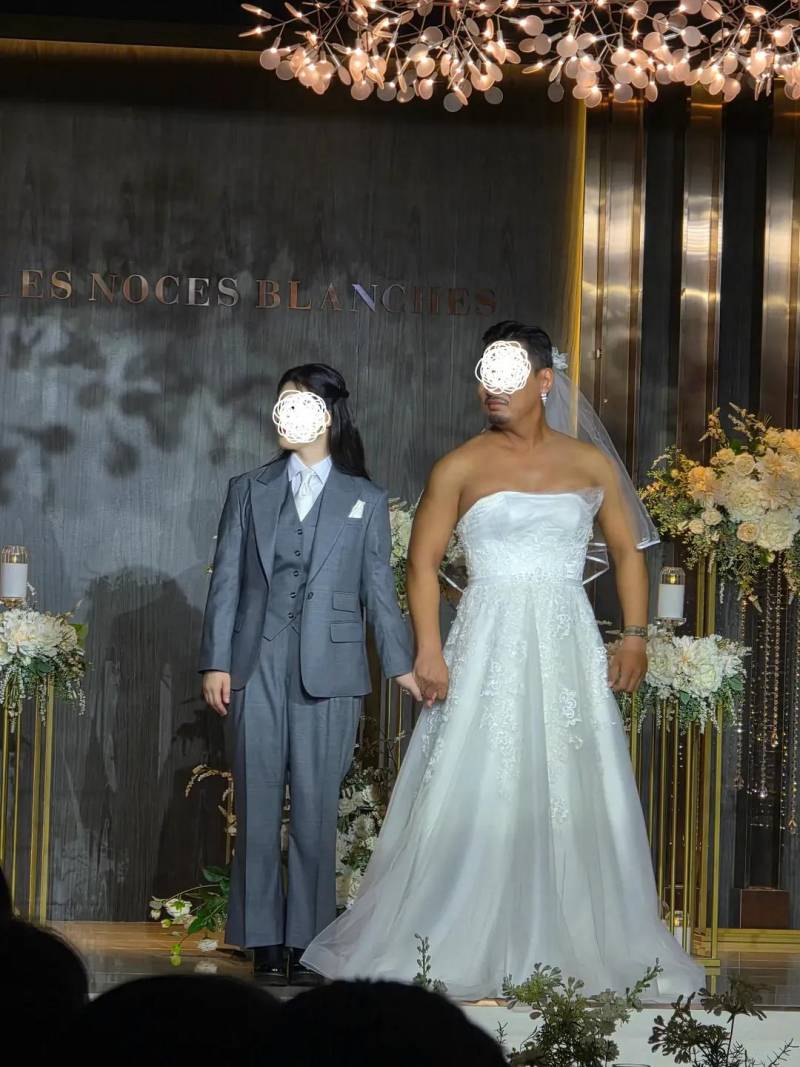 드레스 로망 없는 친구의 충격적인 결혼식..JPG