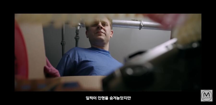 호러 단편영화)인형을 자기 아들로 생각하는 아내