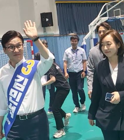 전은수는 국회의원말고 비서가 잘어울려보임
