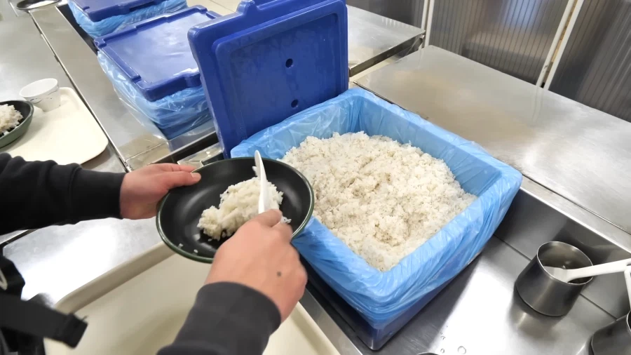 콘테스트 수상까지 했다는 일본 자위대 식당.jpg