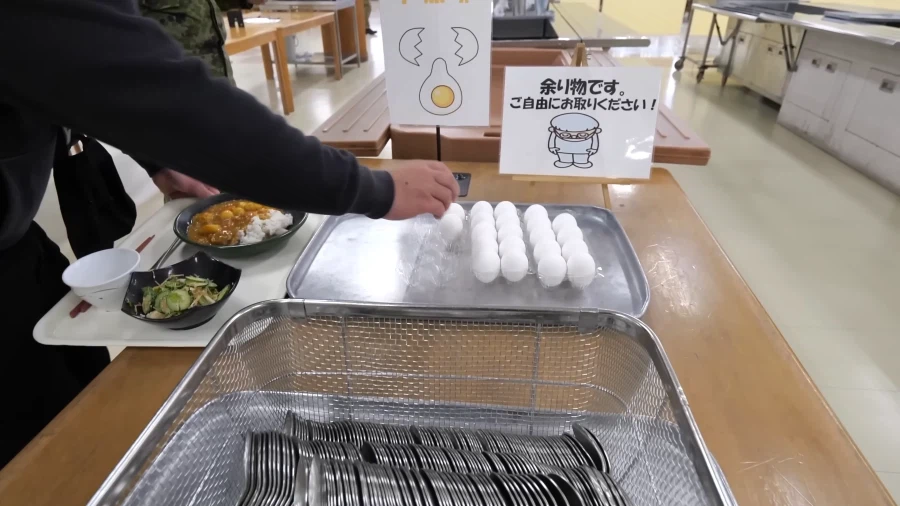 콘테스트 수상까지 했다는 일본 자위대 식당.jpg