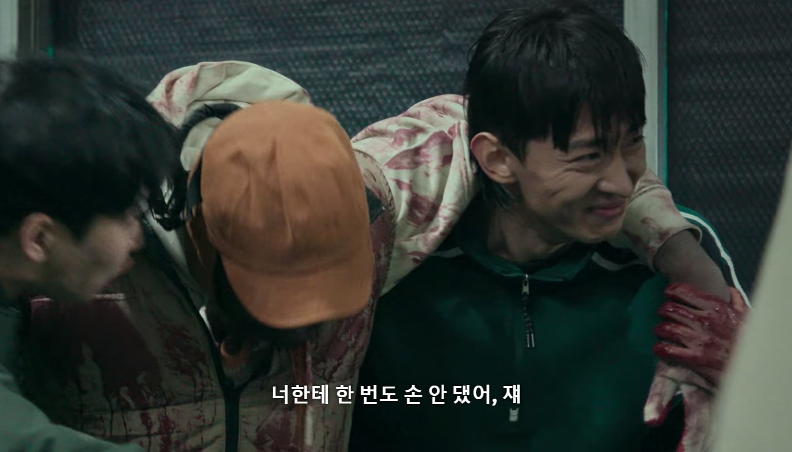 넷플릭스 좀비버스에서 조나단 바로 버리는 파트리샤.jpg