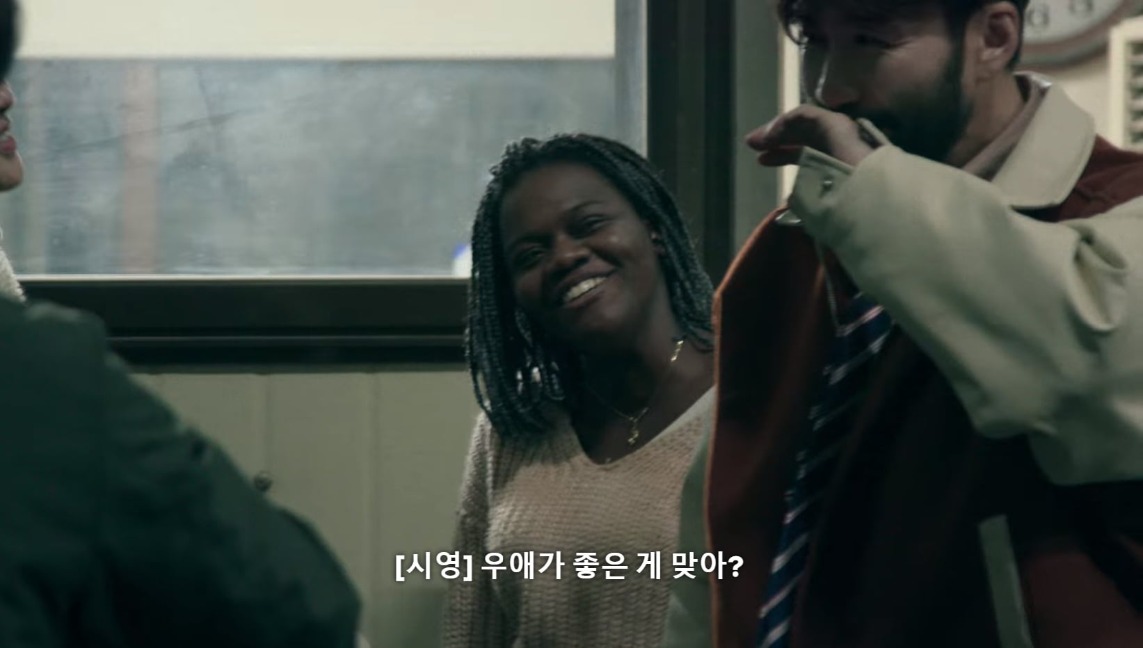 넷플릭스 좀비버스에서 조나단 바로 버리는 파트리샤.jpg