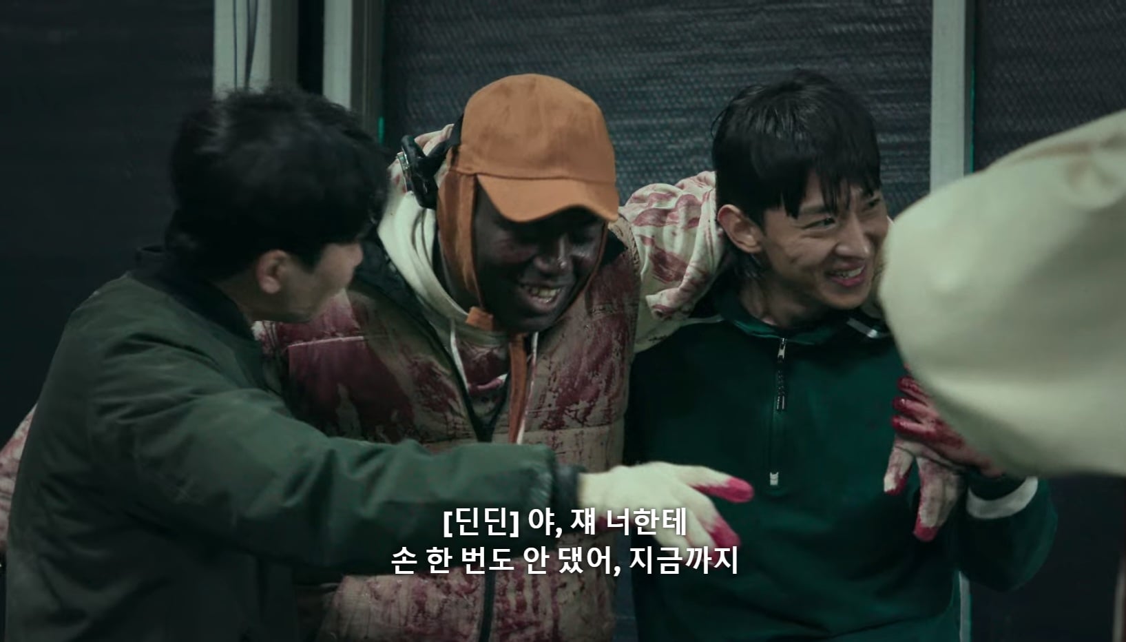 넷플릭스 좀비버스에서 조나단 바로 버리는 파트리샤.jpg