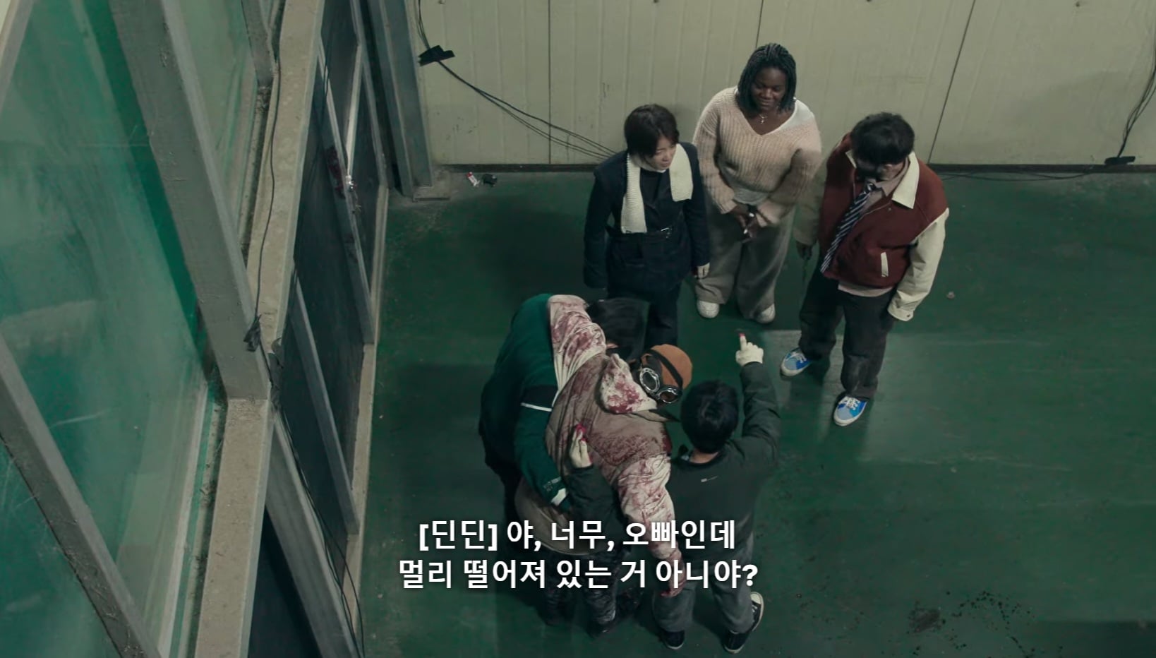 넷플릭스 좀비버스에서 조나단 바로 버리는 파트리샤.jpg