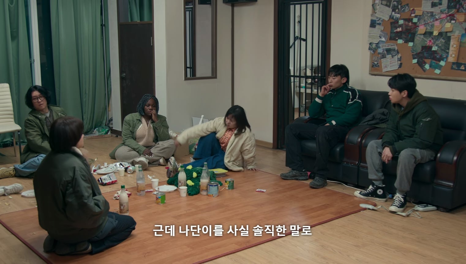 넷플릭스 좀비버스에서 조나단 바로 버리는 파트리샤.jpg