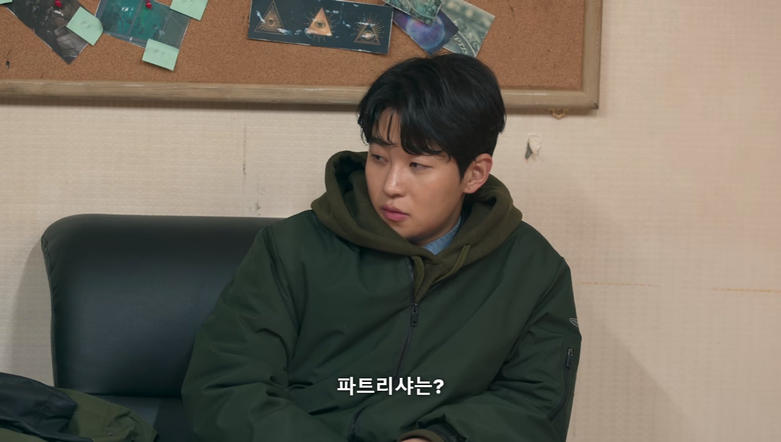 넷플릭스 좀비버스에서 조나단 바로 버리는 파트리샤.jpg