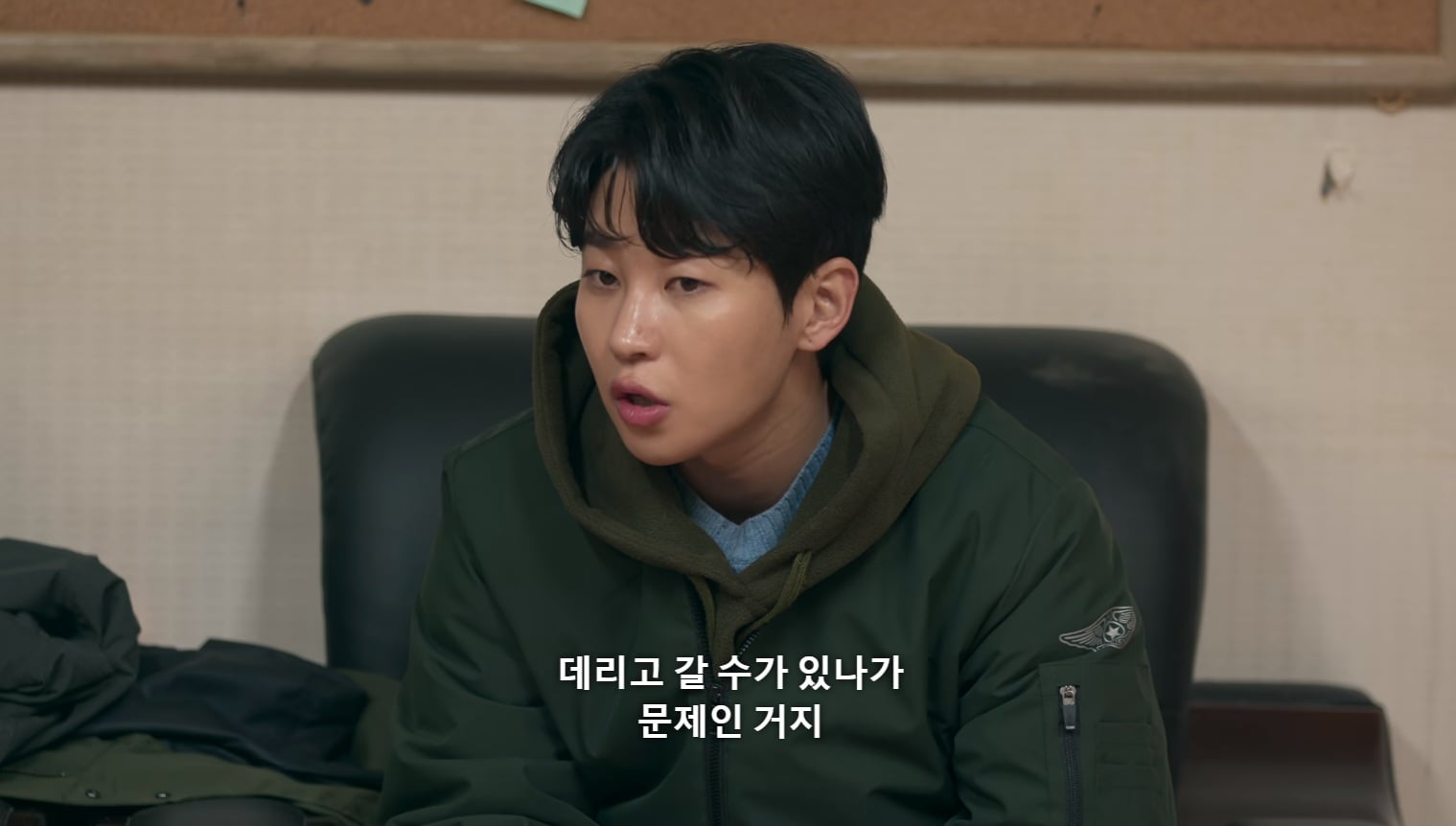 넷플릭스 좀비버스에서 조나단 바로 버리는 파트리샤.jpg