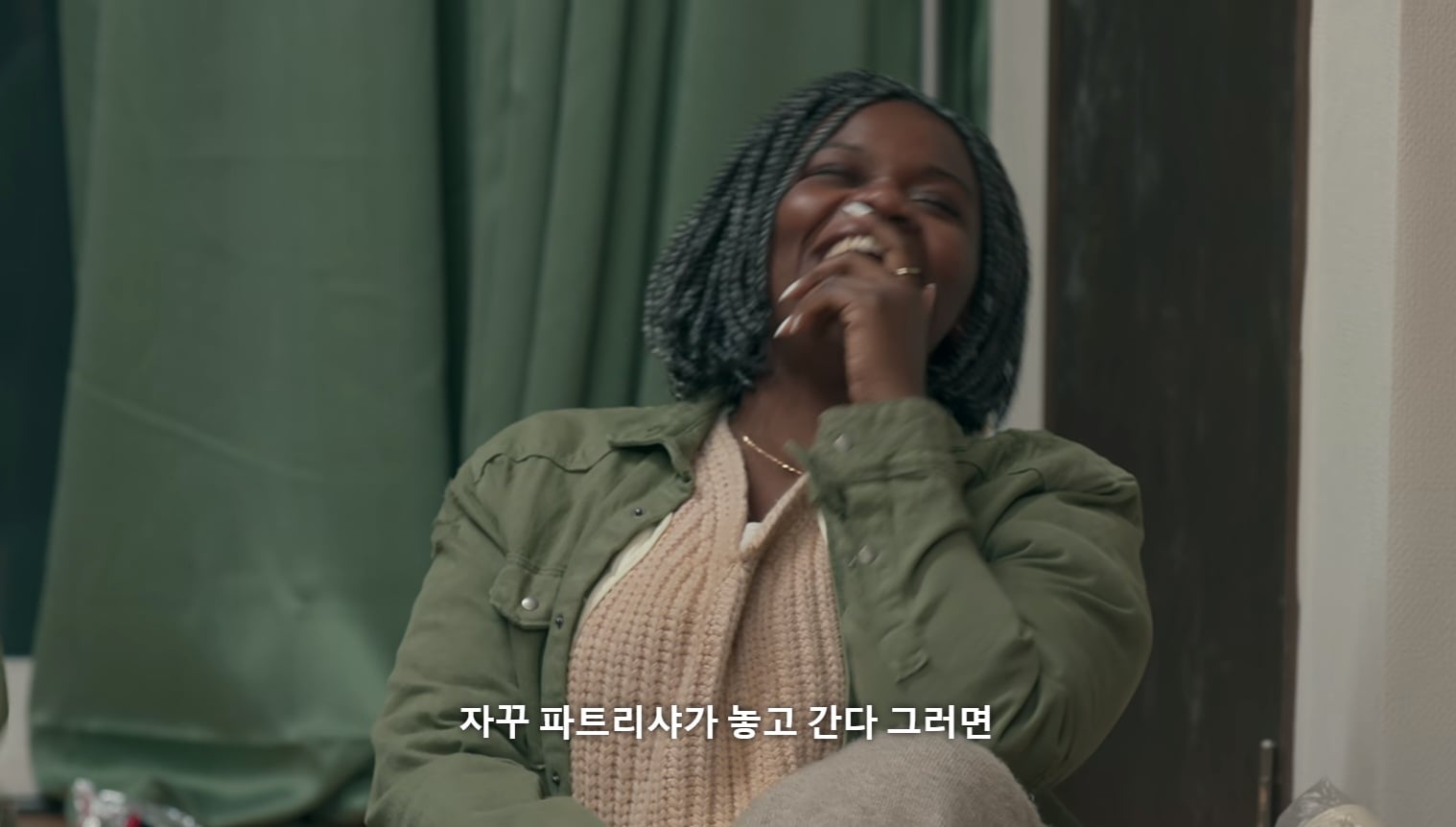 넷플릭스 좀비버스에서 조나단 바로 버리는 파트리샤.jpg