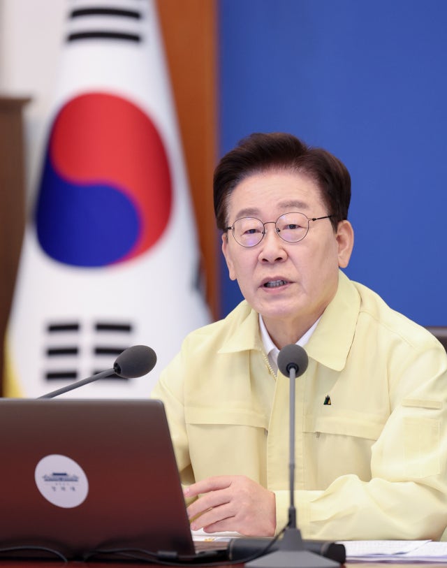 이 대통령 "특정 지역 비하·사건 피해자 조롱, 실질적 제재 있어야"