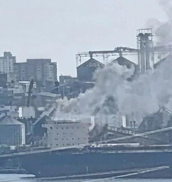 [우크라이나] 현재 키이우 불타는 중, 강제징병 경찰서 폭격, 러시아 진격 인증 등